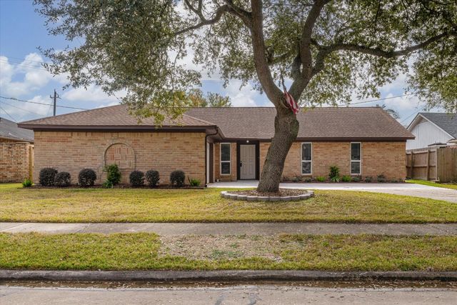 10446 Carlow Lane, La Porte, TX 77571