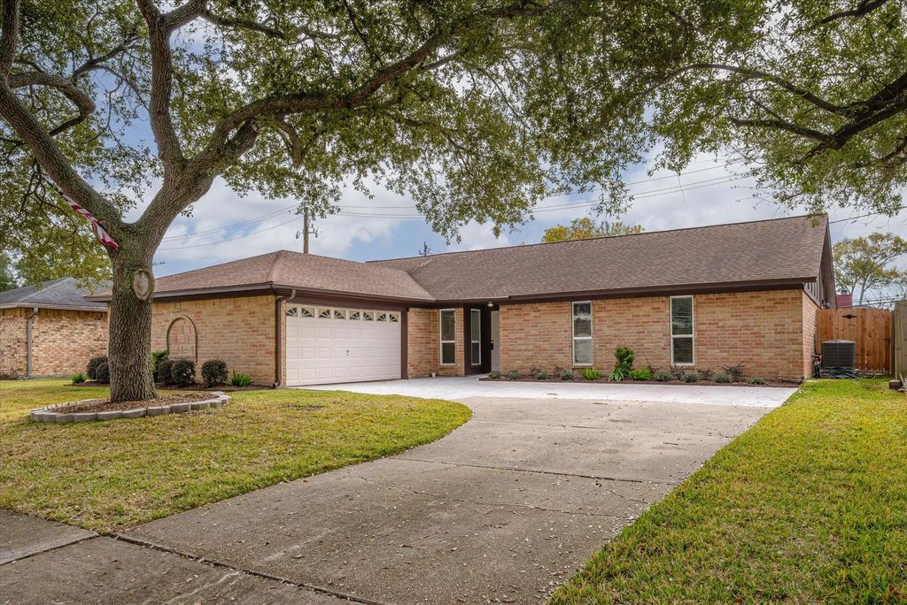 10446 Carlow Lane, La Porte, TX 77571