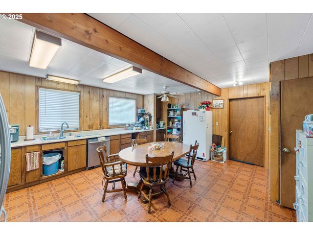 64175 SOLARI Rd, Coos Bay, OR 97420