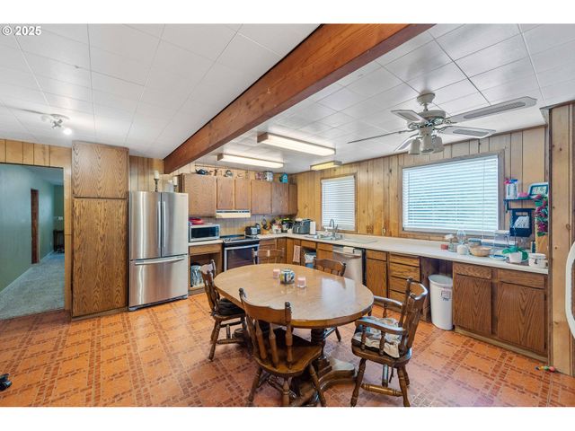 64175 SOLARI Rd, Coos Bay, OR 97420