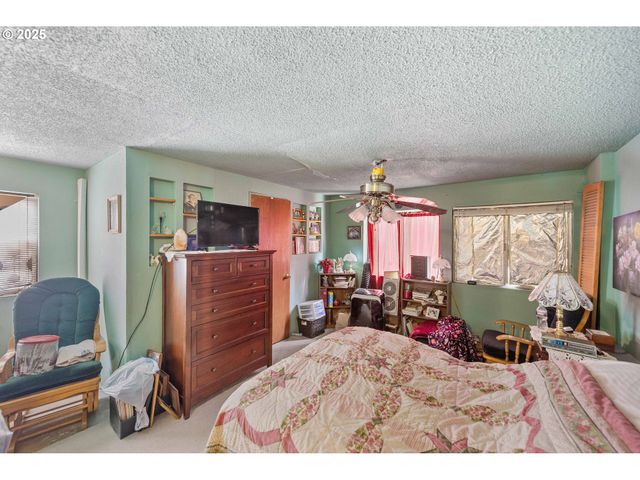 64175 SOLARI Rd, Coos Bay, OR 97420