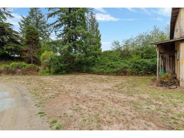 64175 SOLARI Rd, Coos Bay, OR 97420