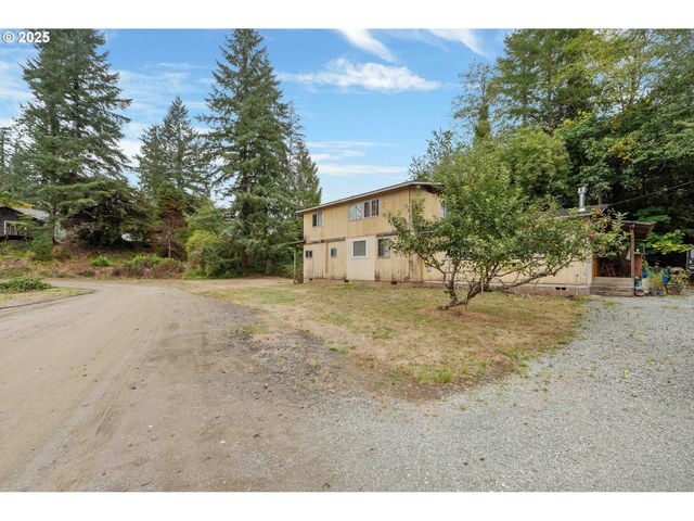 64175 SOLARI Rd, Coos Bay, OR 97420