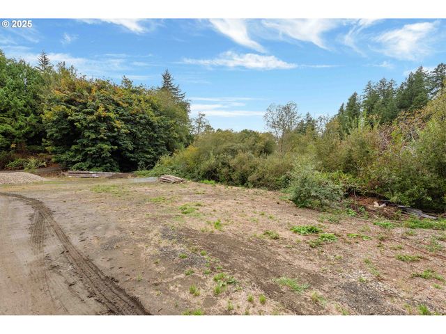 64175 SOLARI Rd, Coos Bay, OR 97420