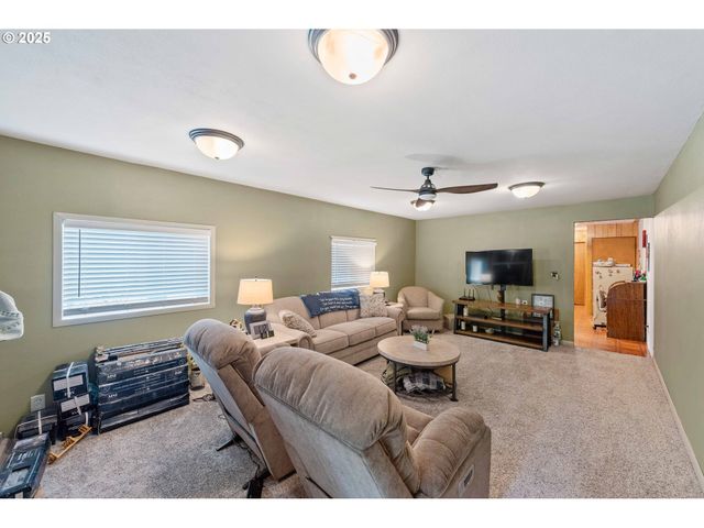 64175 SOLARI Rd, Coos Bay, OR 97420