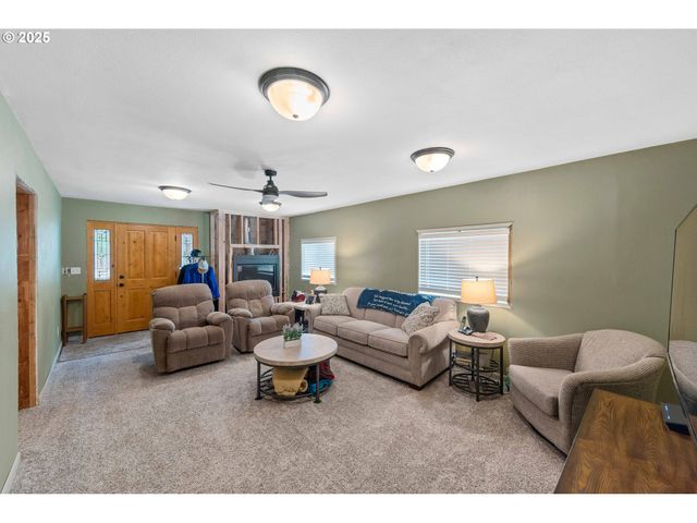 64175 SOLARI Rd, Coos Bay, OR 97420