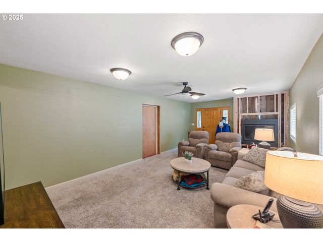 64175 SOLARI Rd, Coos Bay, OR 97420