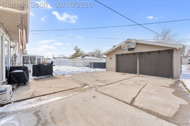 31664 Sweetbriar Drive, Rockwood, MI 48173