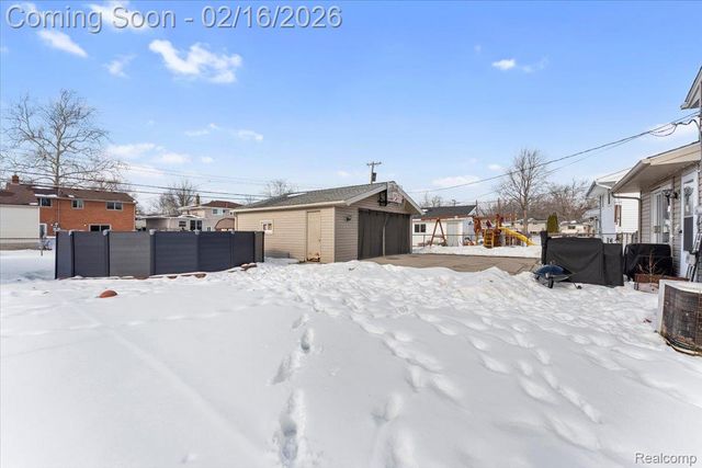 31664 Sweetbriar Drive, Rockwood, MI 48173