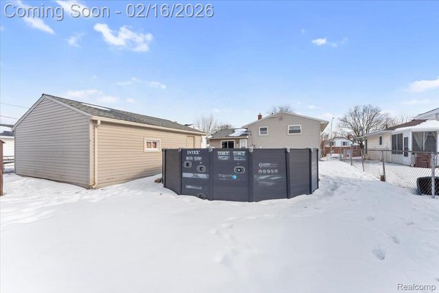 31664 Sweetbriar Drive, Rockwood, MI 48173