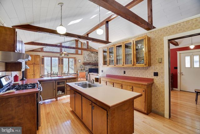 927 HICKORY VALLEY RD, Stroudsburg, PA 18360