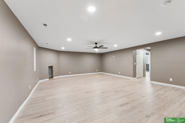 9806 Osprey Lane, Papillion, NE 68046