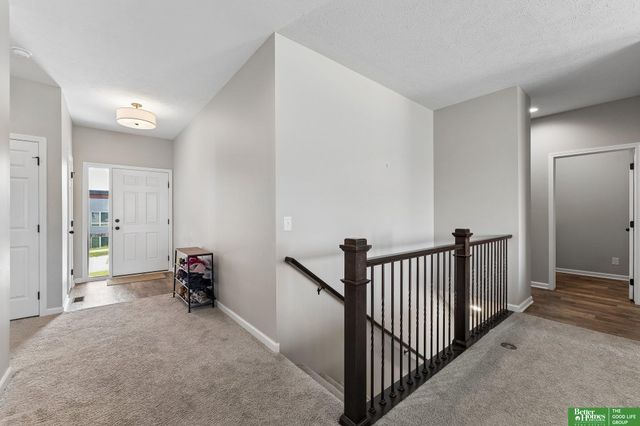 9806 Osprey Lane, Papillion, NE 68046