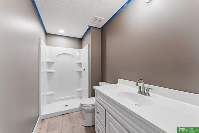 9806 Osprey Lane, Papillion, NE 68046