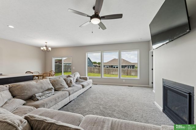 9806 Osprey Lane, Papillion, NE 68046