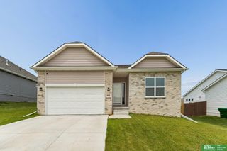 9806 Osprey Lane, Papillion, NE 68046