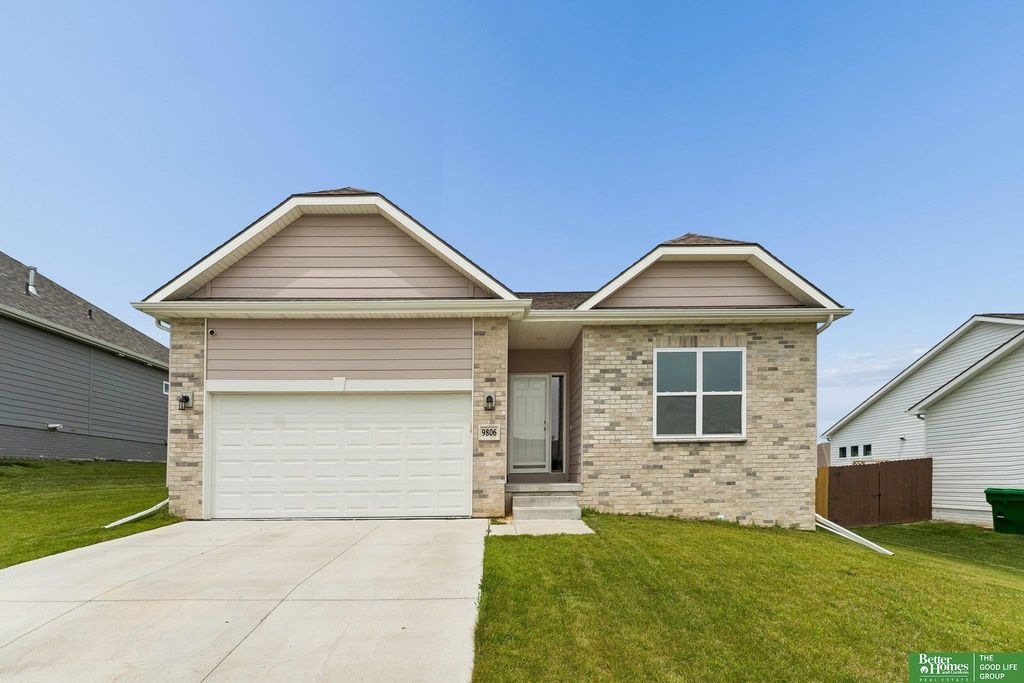 9806 Osprey Lane, Papillion, NE 68046