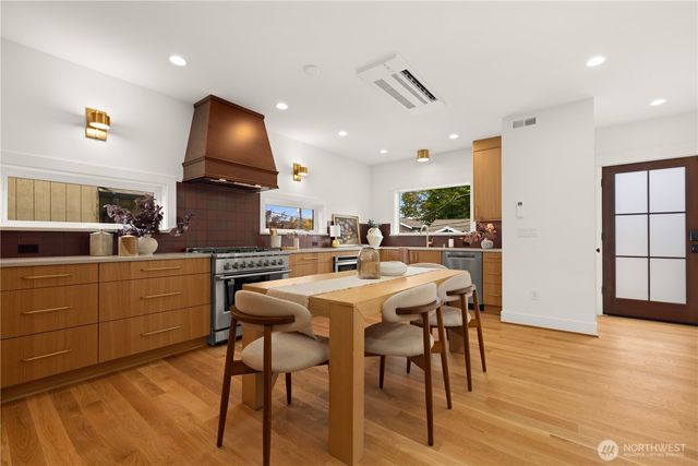 2903 3rd Avenue N, Seattle, WA 98109