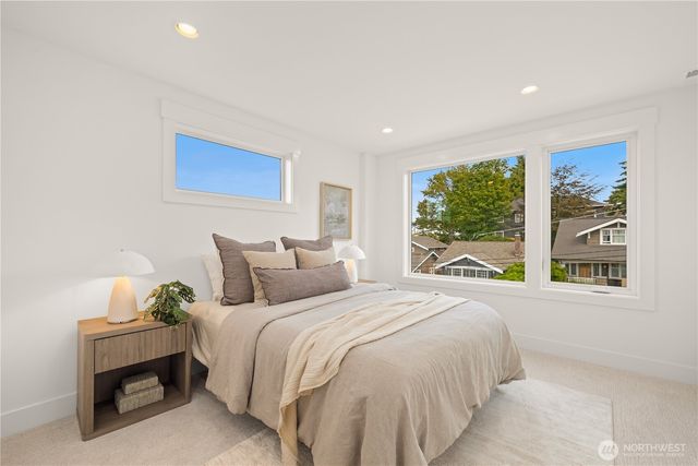 2903 3rd Avenue N, Seattle, WA 98109