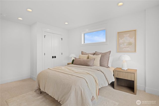 2903 3rd Avenue N, Seattle, WA 98109