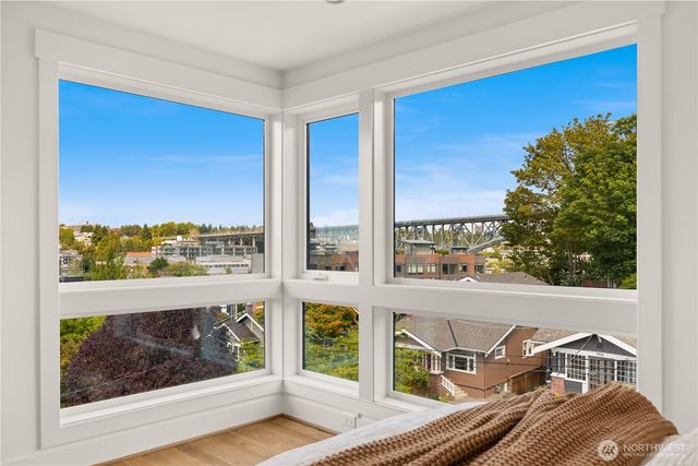 2903 3rd Avenue N, Seattle, WA 98109