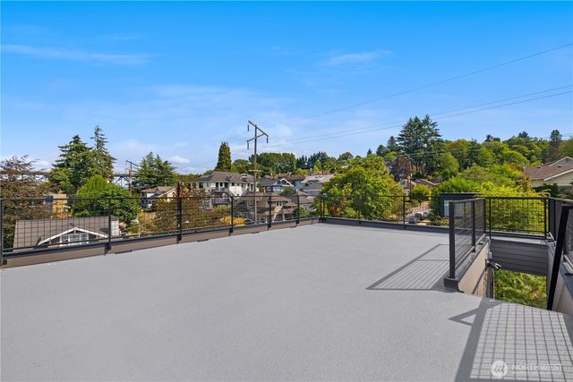 2903 3rd Avenue N, Seattle, WA 98109