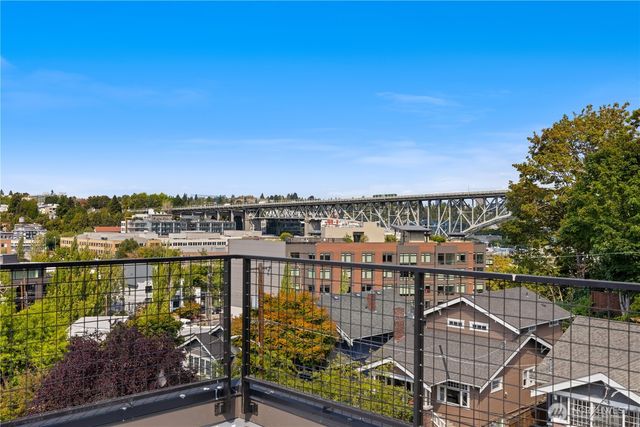 2903 3rd Avenue N, Seattle, WA 98109