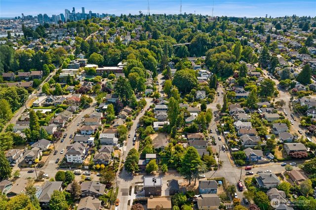 2903 3rd Avenue N, Seattle, WA 98109