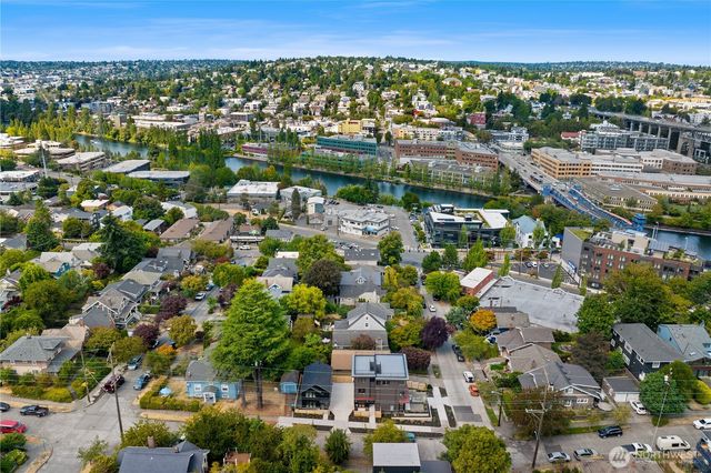 2903 3rd Avenue N, Seattle, WA 98109