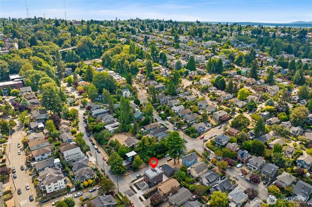2903 3rd Avenue N, Seattle, WA 98109