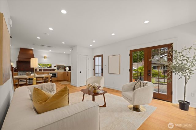 2903 3rd Avenue N, Seattle, WA 98109