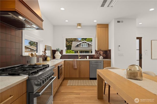 2903 3rd Avenue N, Seattle, WA 98109