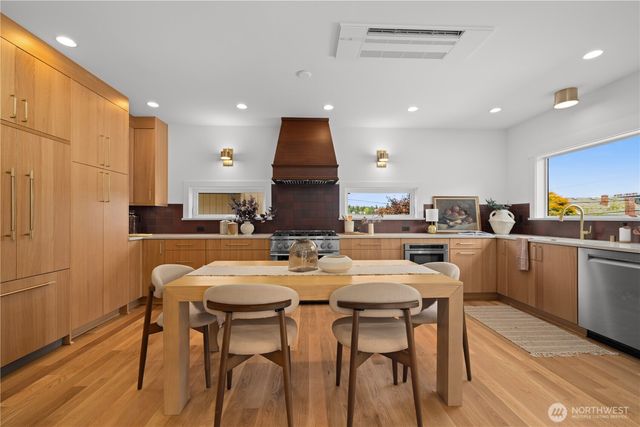2903 3rd Avenue N, Seattle, WA 98109