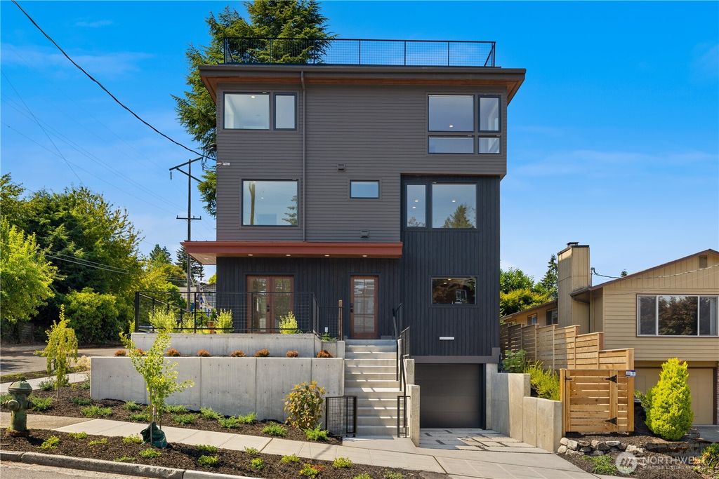 2903 3rd Avenue N, Seattle, WA 98109