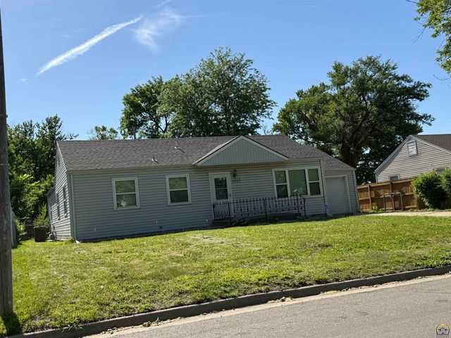 1257 SW Chatham PL, Topeka, KS 66604
