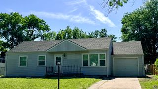 1257 SW Chatham PL, Topeka, KS 66604