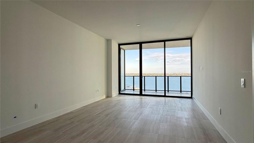 Image 4 of property listing at 3015 S YSABELLA AVENUE 2003, Tampa, FL 33629