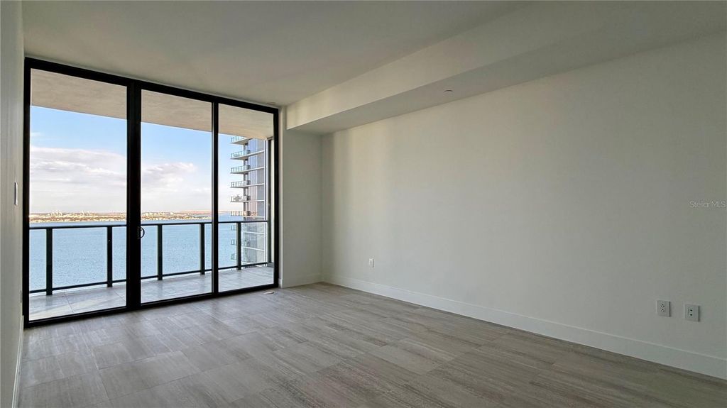 Image 8 of property listing at 3015 S YSABELLA AVENUE 2003, Tampa, FL 33629