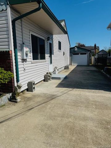 10 Schley Avenue, Lindenhurst, NY 11757