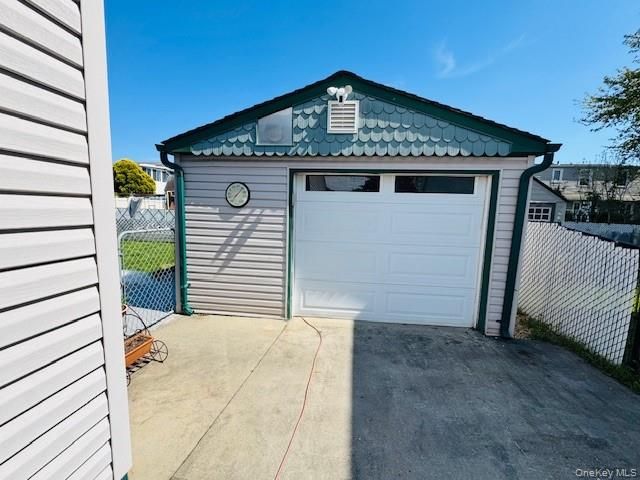 10 Schley Avenue, Lindenhurst, NY 11757