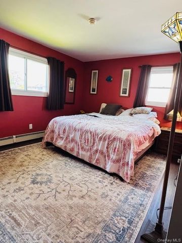 10 Schley Avenue, Lindenhurst, NY 11757