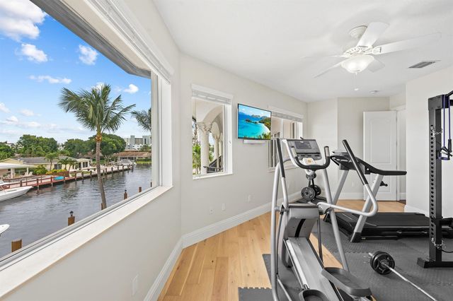 1261 NE 27th Way, Pompano Beach, FL 33062