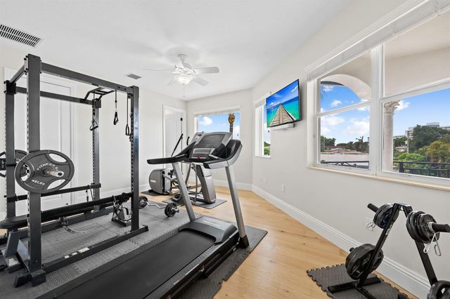 1261 NE 27th Way, Pompano Beach, FL 33062