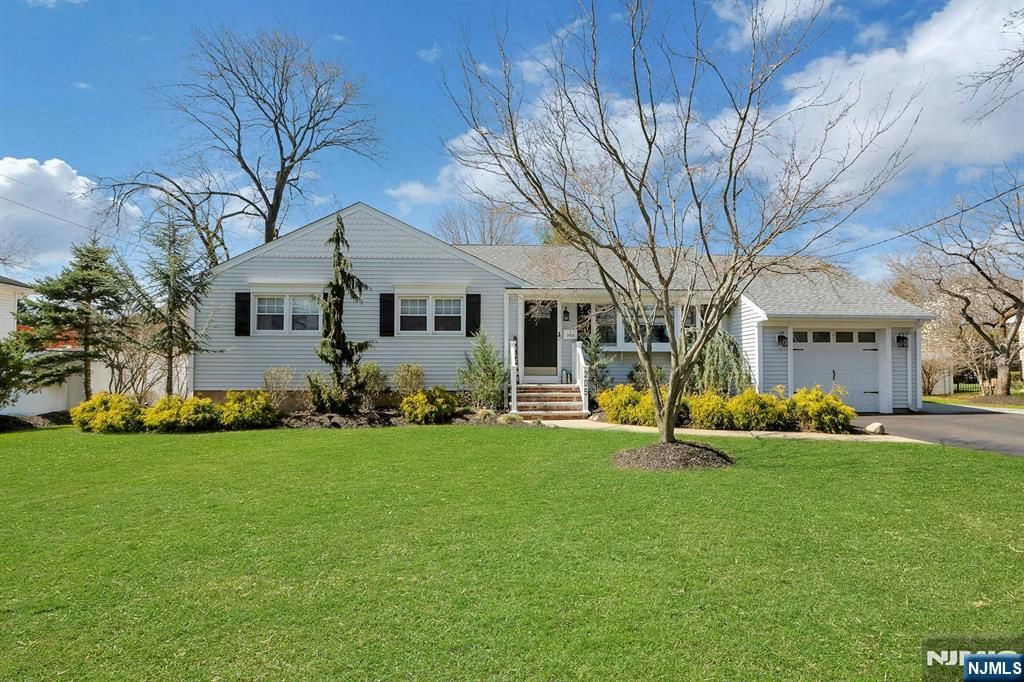 205 Rockland Avenue, River Vale, NJ 07675