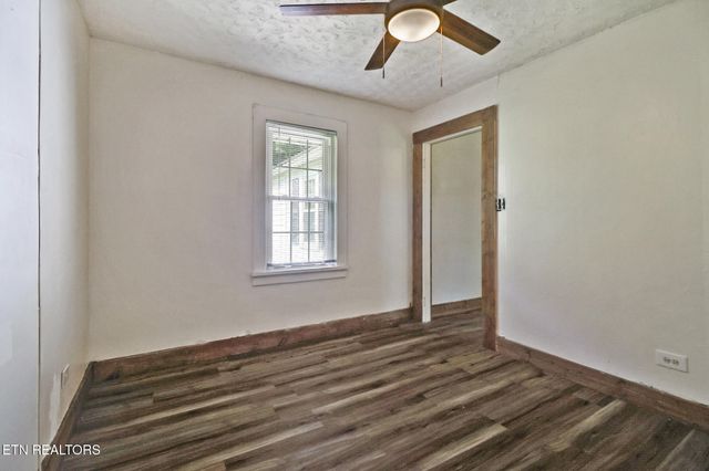 857 Poplar Creek Rd, Oliver Springs, TN 37840
