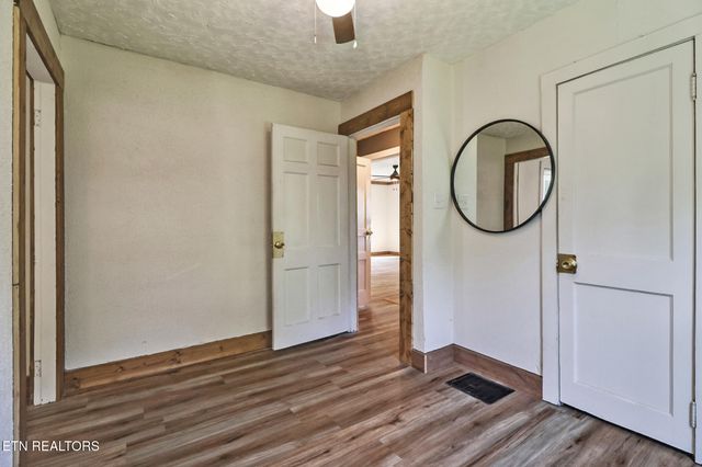 857 Poplar Creek Rd, Oliver Springs, TN 37840