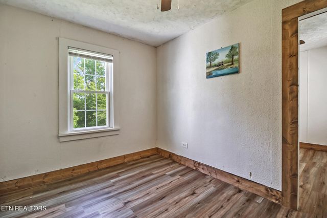 857 Poplar Creek Rd, Oliver Springs, TN 37840
