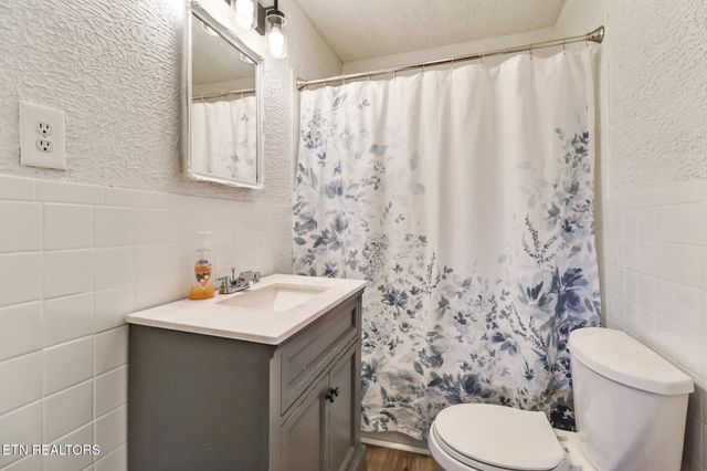 857 Poplar Creek Rd, Oliver Springs, TN 37840