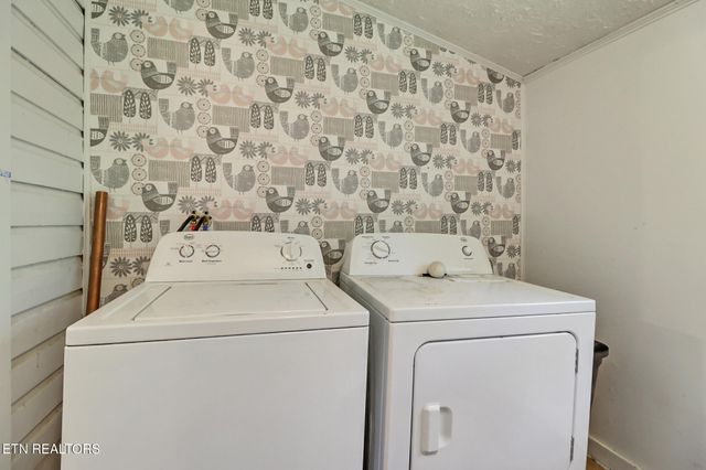 857 Poplar Creek Rd, Oliver Springs, TN 37840