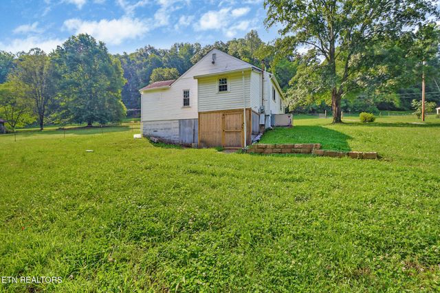 857 Poplar Creek Rd, Oliver Springs, TN 37840